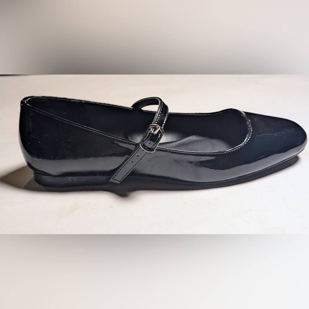 Steve Madden Patent Leather Flats
Women’s 8.5 Never Worn out of store
